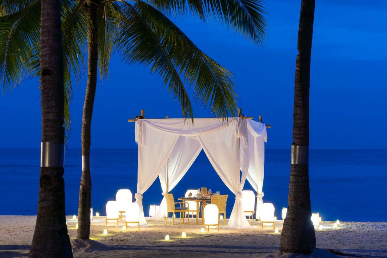 Oceanica Resort Panglao, Bohol Exterior foto A beachside dining experience at the resort
