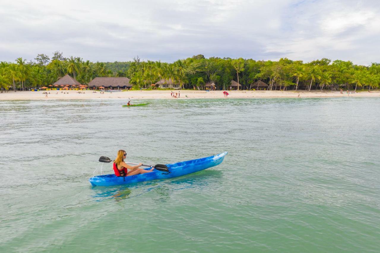 Oceanica Resort Panglao, Bohol Exterior foto Kayaking at the beach